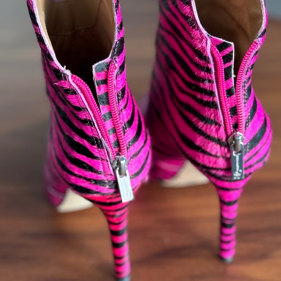 Fuchsia Zebra Print Heeled Booties, Size 8 - Picture 9 of 9